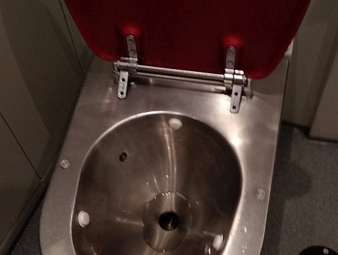 So sah die Toilette im Zug von Hagen nach Köln am 2019-10-22 aus.
